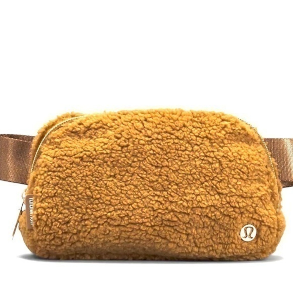 Lululemon Athletica Everywhere Fleece Belt Bag.